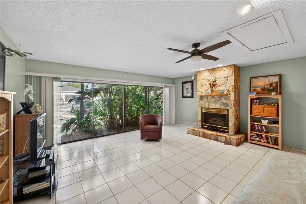 En Venta: $345,000 (3 camas, 2 baños, 1062 Pies cuadrados)