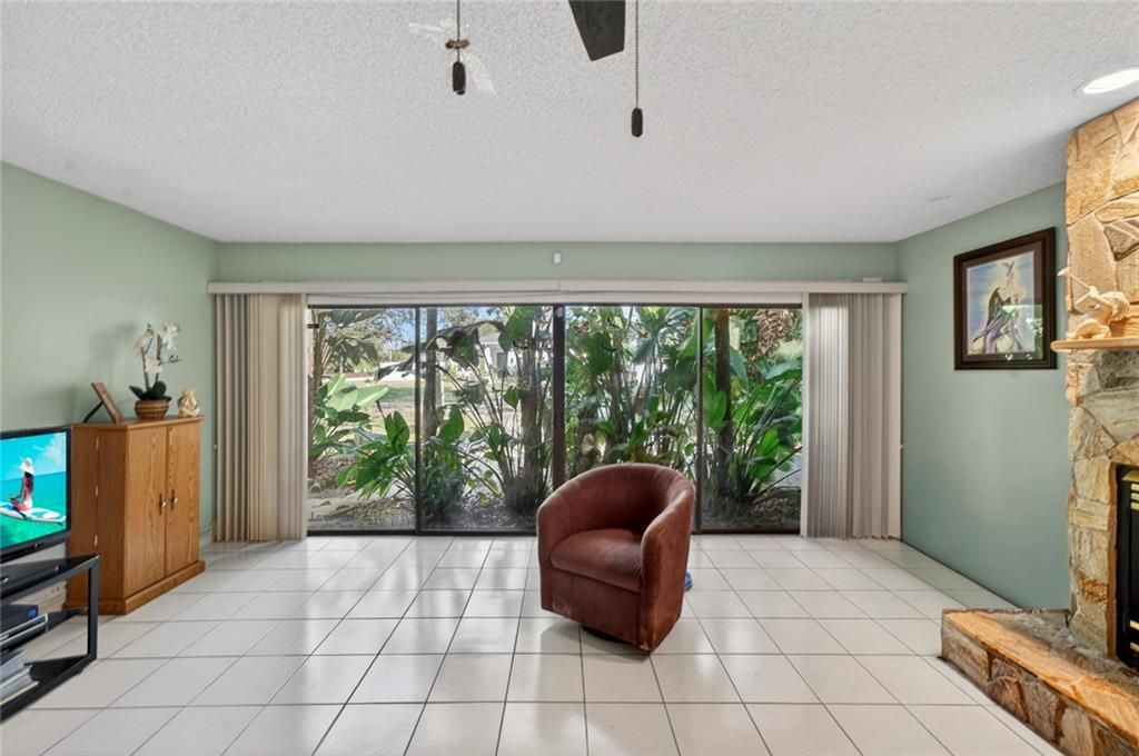 En Venta: $345,000 (3 camas, 2 baños, 1062 Pies cuadrados)