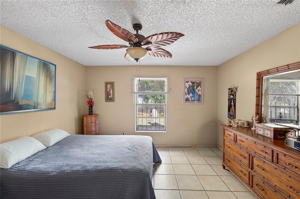 En Venta: $345,000 (3 camas, 2 baños, 1062 Pies cuadrados)