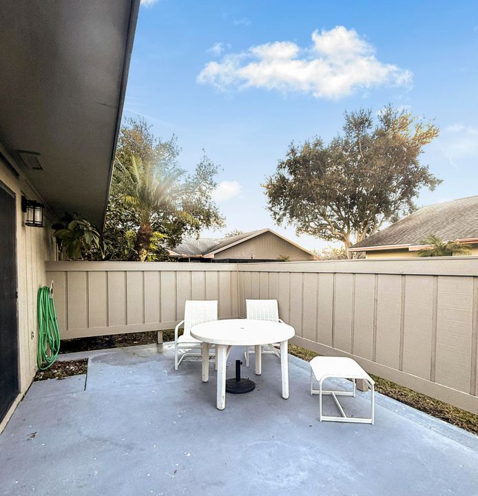 For Rent: $3,000 (2 beds, 2 baths, 1037 Square Feet)