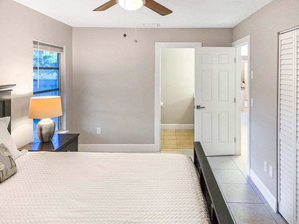 For Rent: $3,000 (2 beds, 2 baths, 1037 Square Feet)