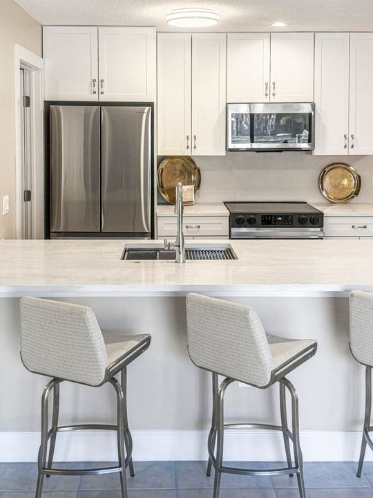 For Rent: $3,000 (2 beds, 2 baths, 1037 Square Feet)