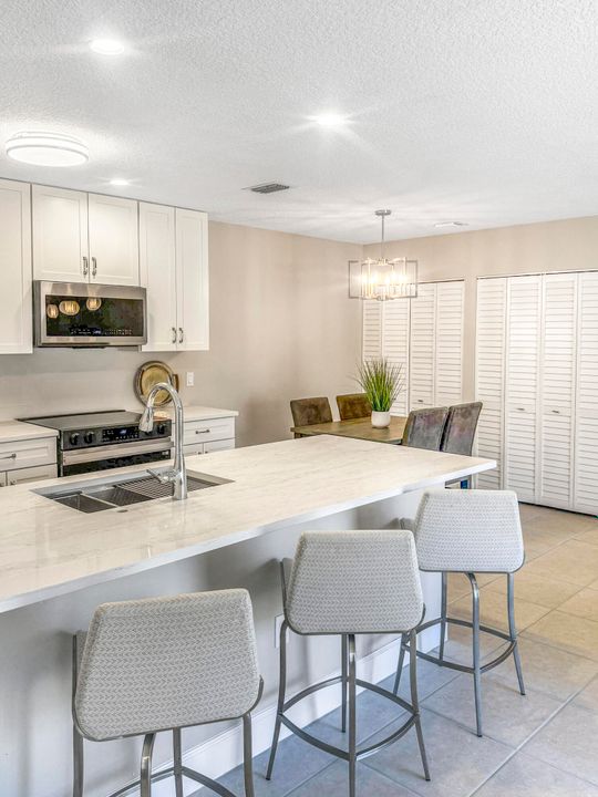 For Rent: $3,000 (2 beds, 2 baths, 1037 Square Feet)