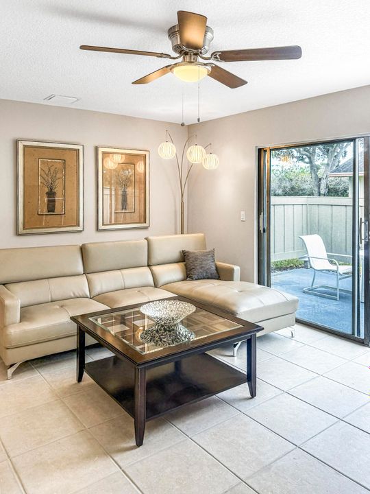 For Rent: $3,000 (2 beds, 2 baths, 1037 Square Feet)