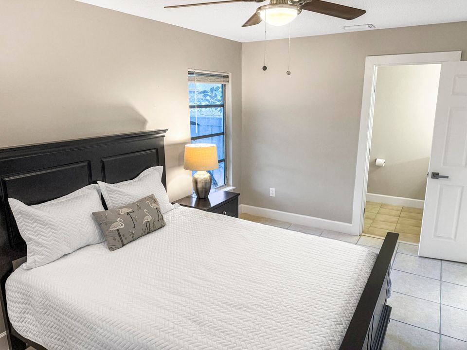 For Rent: $3,000 (2 beds, 2 baths, 1037 Square Feet)