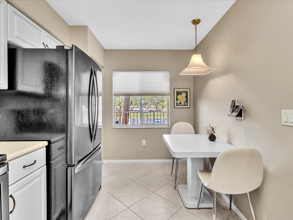 На продажу: $245,000 (3 спален, 2 ванн, 1392 Квадратных фут)