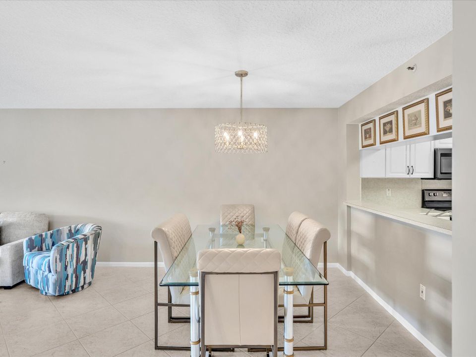 На продажу: $245,000 (3 спален, 2 ванн, 1392 Квадратных фут)