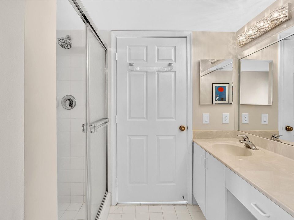 На продажу: $245,000 (3 спален, 2 ванн, 1392 Квадратных фут)