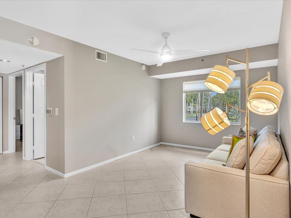 На продажу: $245,000 (3 спален, 2 ванн, 1392 Квадратных фут)