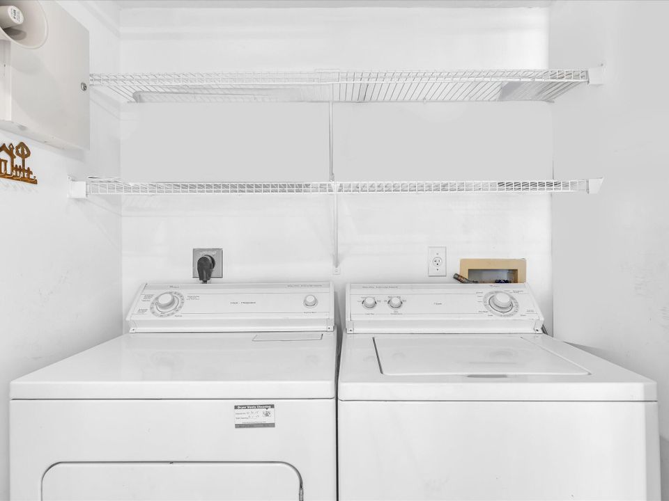 На продажу: $245,000 (3 спален, 2 ванн, 1392 Квадратных фут)