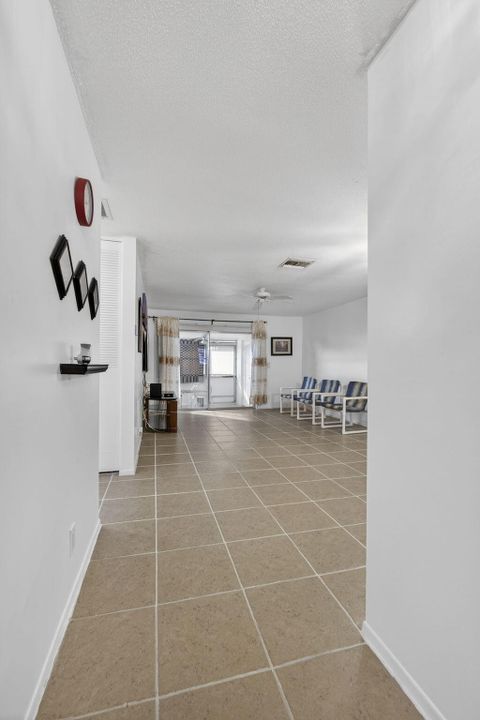 For Sale: $130,000 (2 beds, 1 baths, 829 Square Feet)