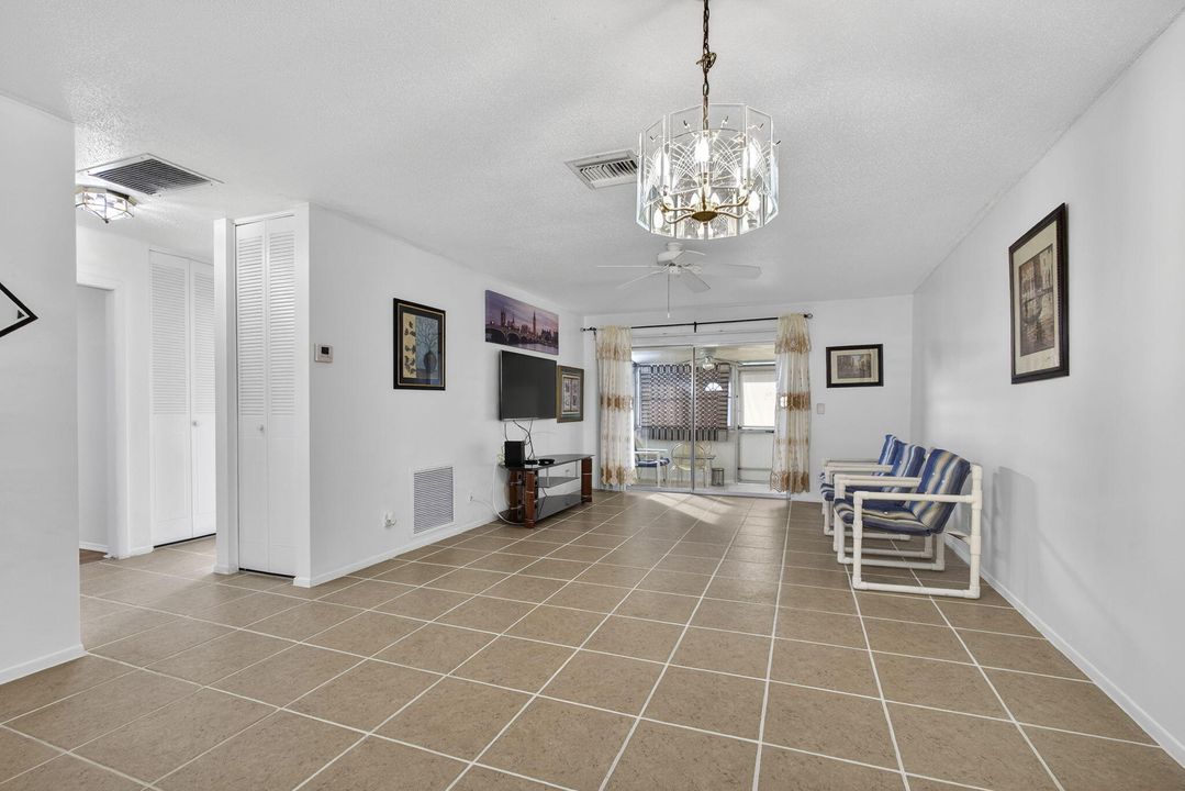 For Sale: $130,000 (2 beds, 1 baths, 829 Square Feet)