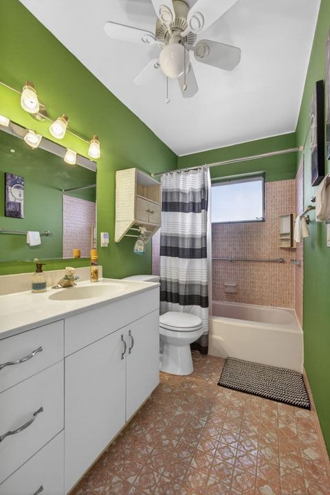 For Sale: $130,000 (2 beds, 1 baths, 829 Square Feet)