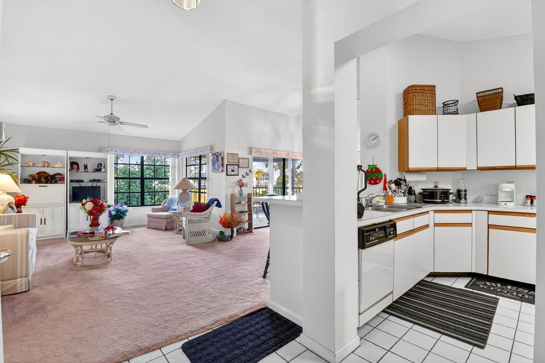 待售: $175,000 (2 贝兹, 2 浴室, 1231 平方英尺)