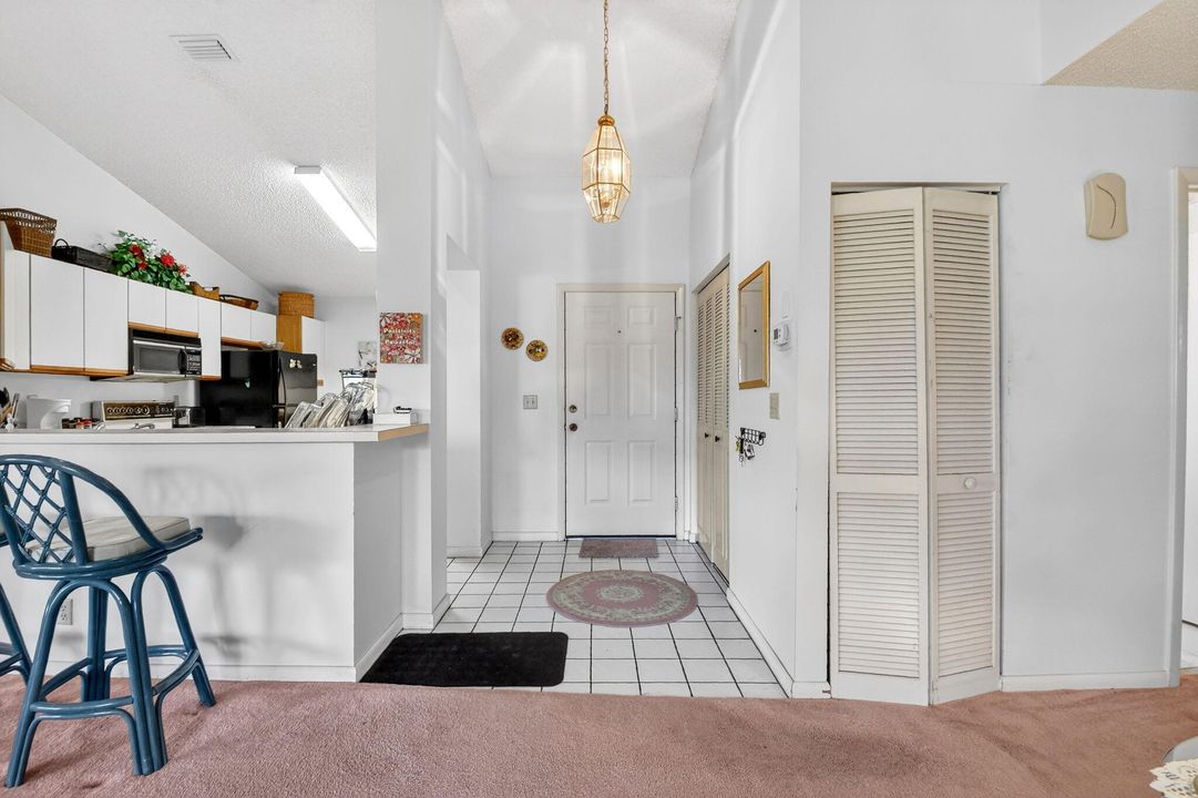 待售: $175,000 (2 贝兹, 2 浴室, 1231 平方英尺)