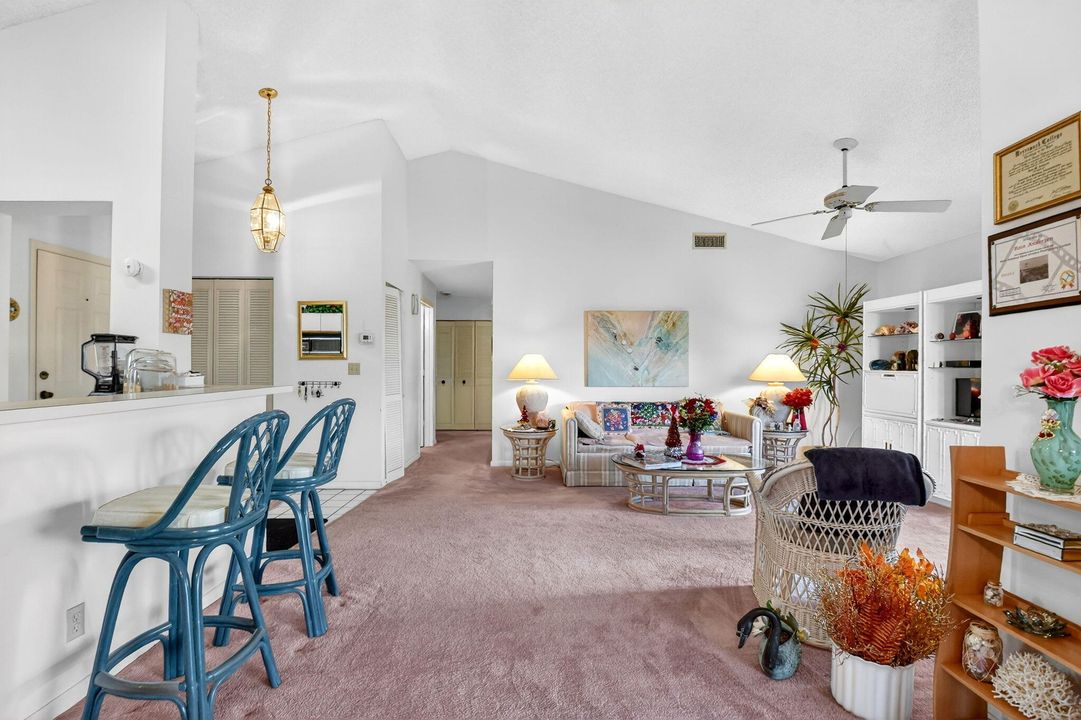 待售: $175,000 (2 贝兹, 2 浴室, 1231 平方英尺)