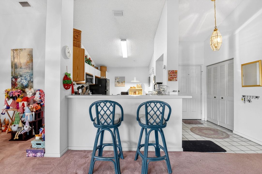 待售: $175,000 (2 贝兹, 2 浴室, 1231 平方英尺)