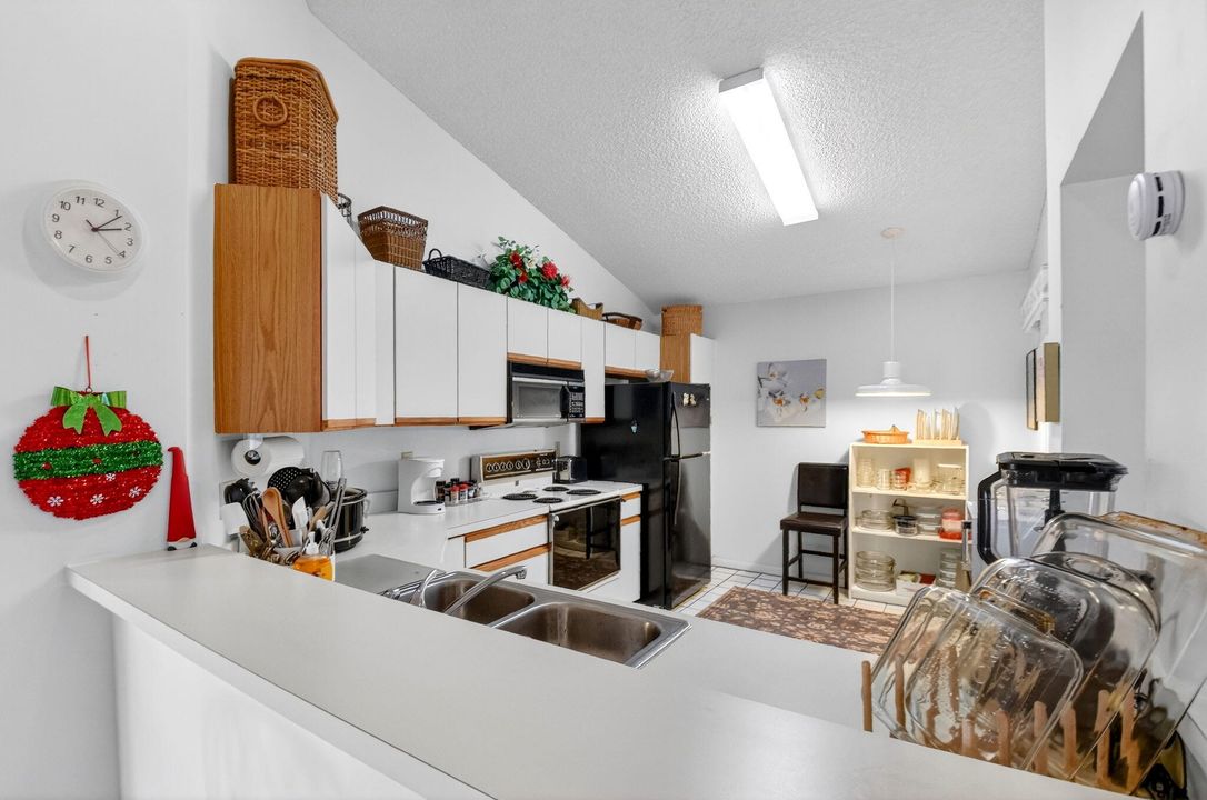 待售: $175,000 (2 贝兹, 2 浴室, 1231 平方英尺)