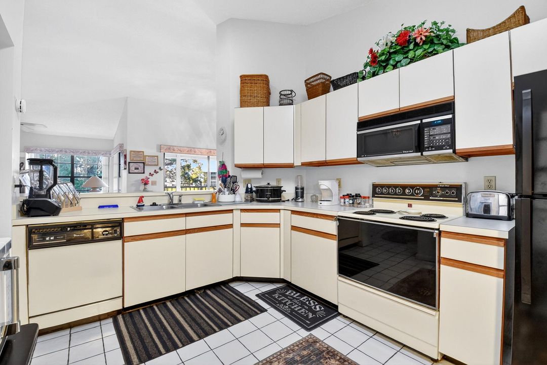 待售: $175,000 (2 贝兹, 2 浴室, 1231 平方英尺)