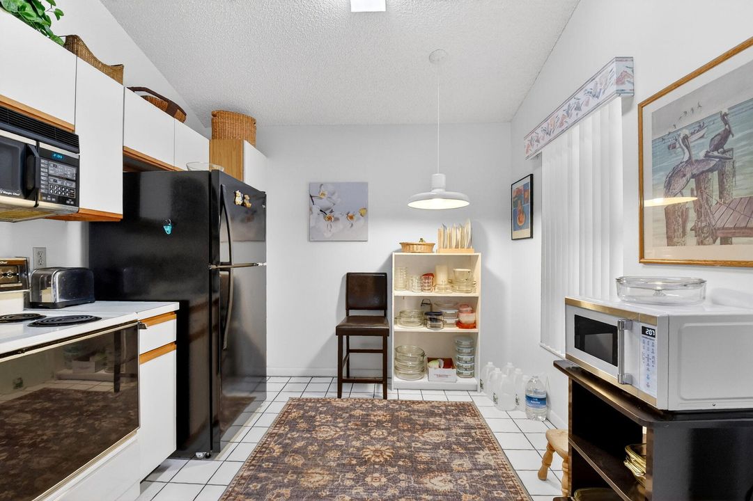 待售: $175,000 (2 贝兹, 2 浴室, 1231 平方英尺)