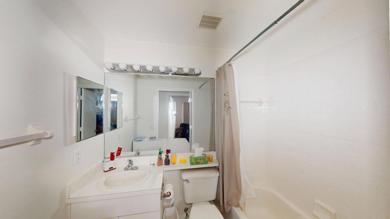 For Sale: $199,000 (2 beds, 2 baths, 1233 Square Feet)