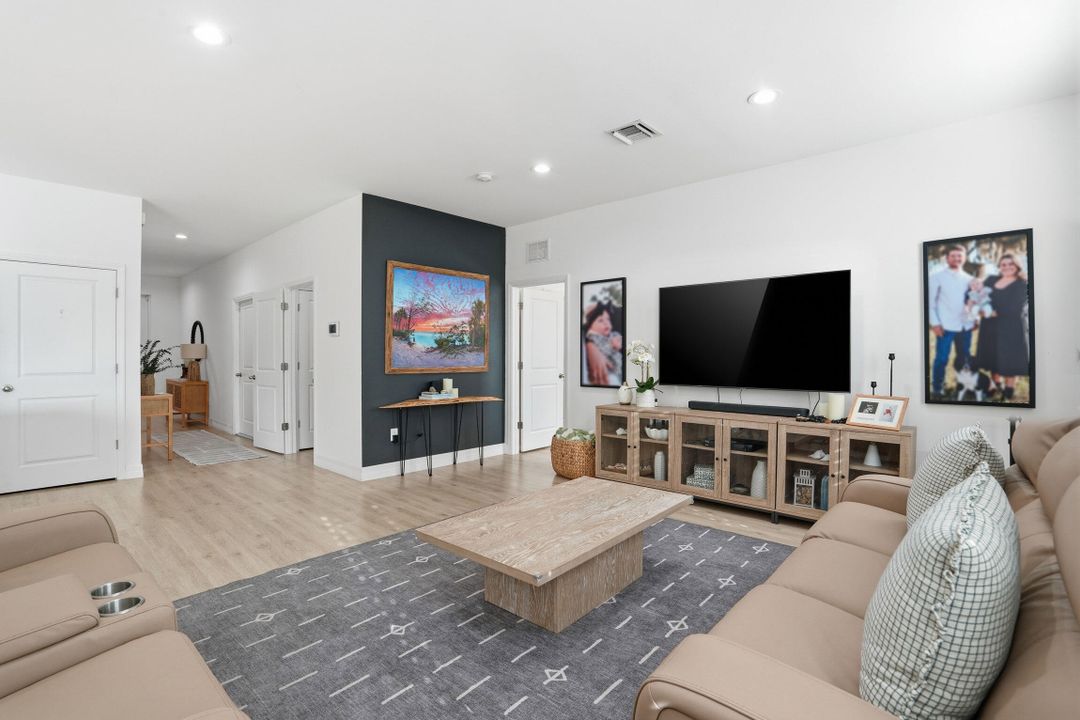 For Sale: $360,000 (3 beds, 2 baths, 1524 Square Feet)