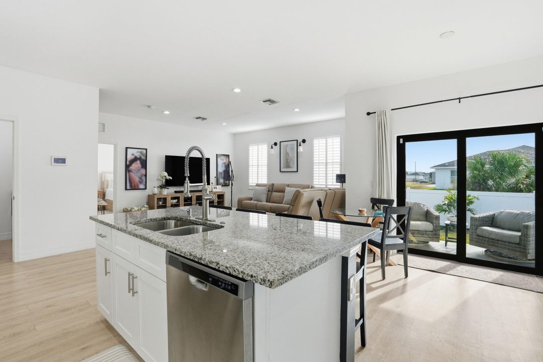 For Sale: $360,000 (3 beds, 2 baths, 1524 Square Feet)