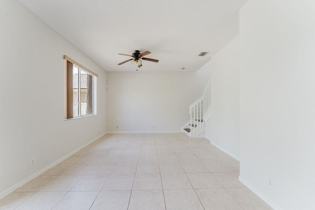 En Venta: $647,999 (4 camas, 2 baños, 1906 Pies cuadrados)