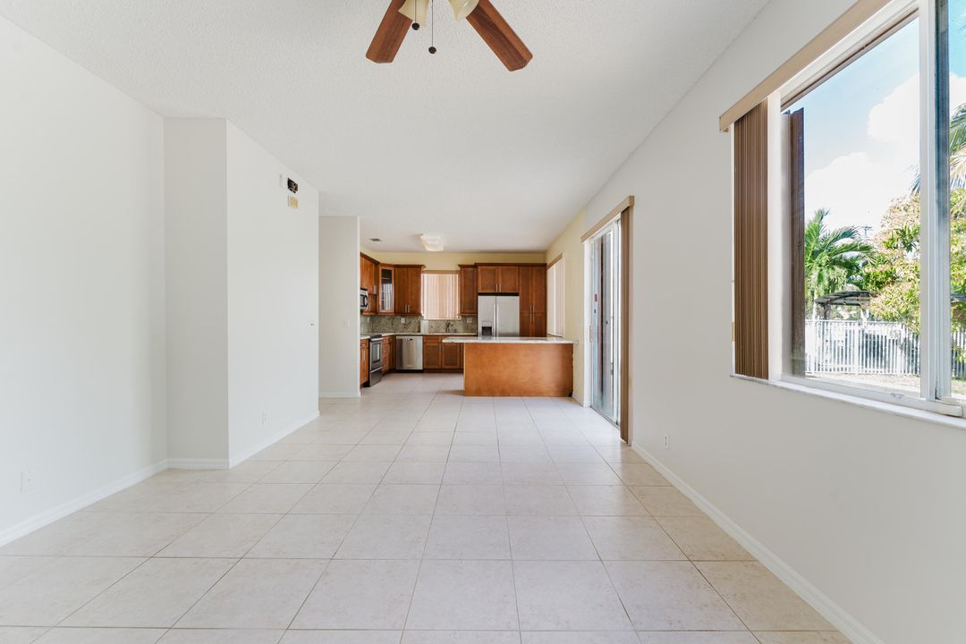 En Venta: $647,999 (4 camas, 2 baños, 1906 Pies cuadrados)