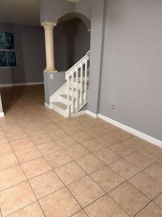 En Renta: $2,800 (4 camas, 3 baños, 1988 Pies cuadrados)