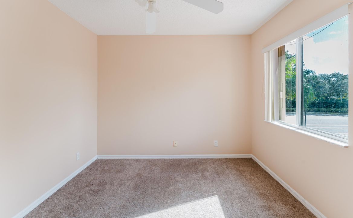 En Venta: $647,999 (4 camas, 2 baños, 1906 Pies cuadrados)