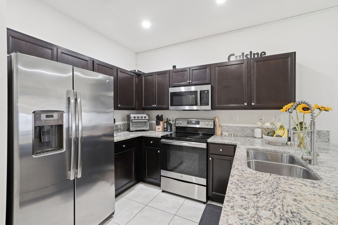 For Sale: $615,000 (4 beds, 3 baths, 1959 Square Feet)