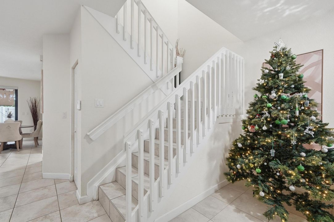 For Sale: $615,000 (4 beds, 3 baths, 1959 Square Feet)