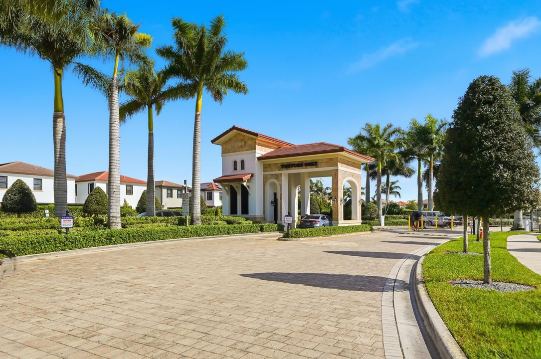 For Sale: $615,000 (4 beds, 3 baths, 1959 Square Feet)