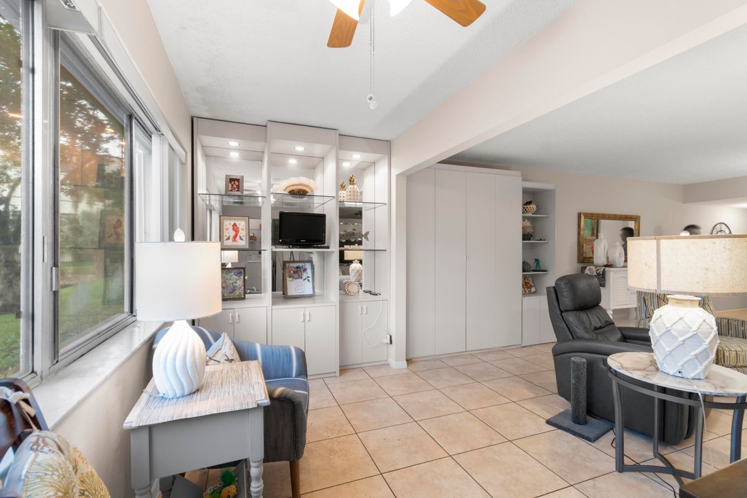 合同活跃: $112,500 (1 贝兹, 1 浴室, 880 平方英尺)