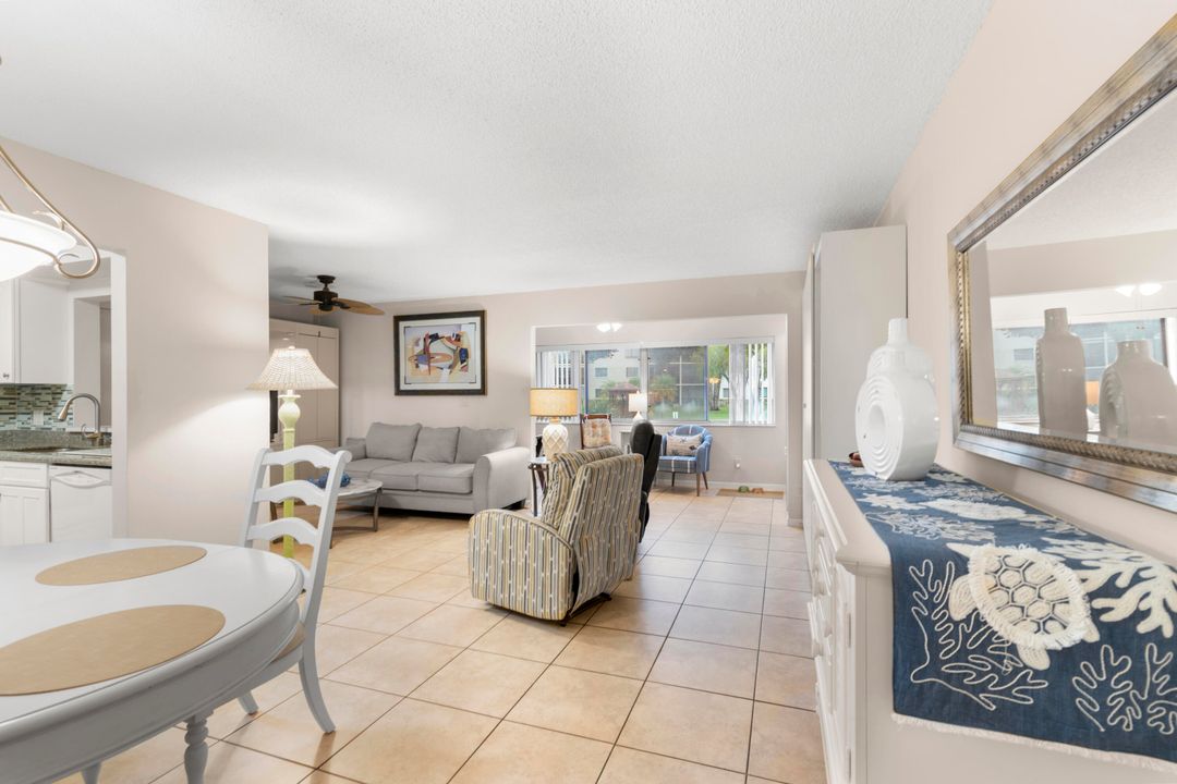 合同活跃: $112,500 (1 贝兹, 1 浴室, 880 平方英尺)