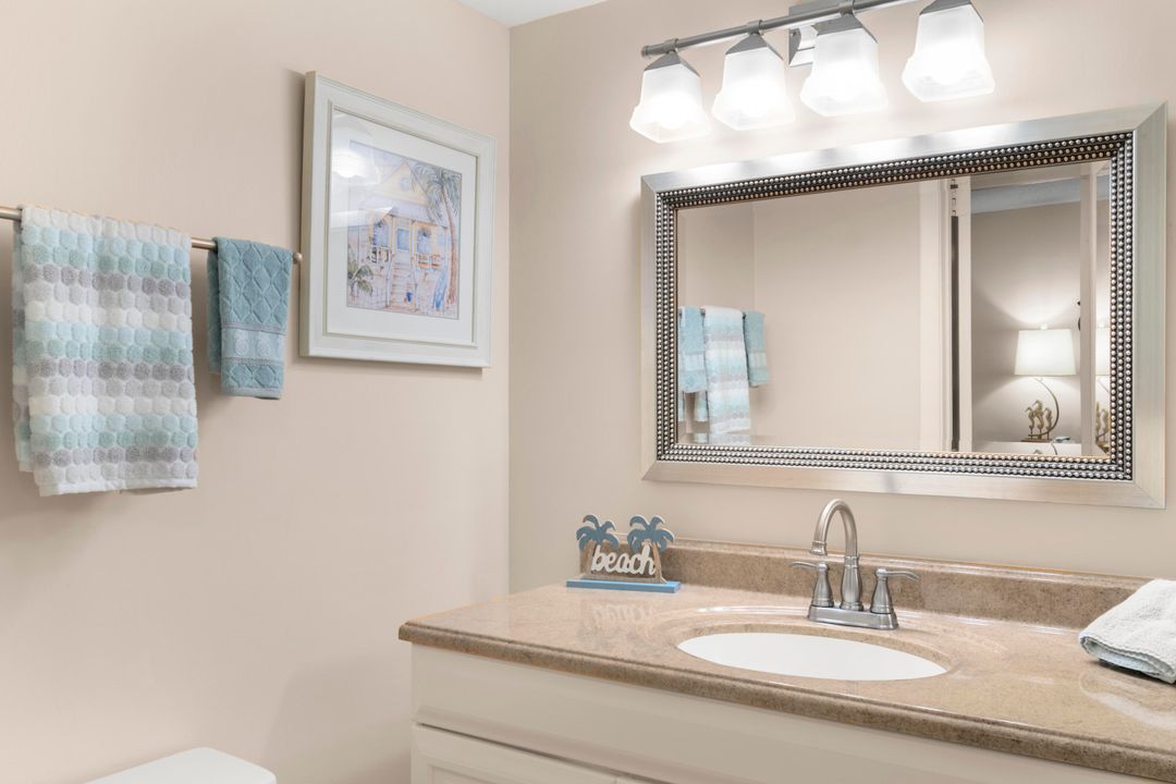 合同活跃: $112,500 (1 贝兹, 1 浴室, 880 平方英尺)