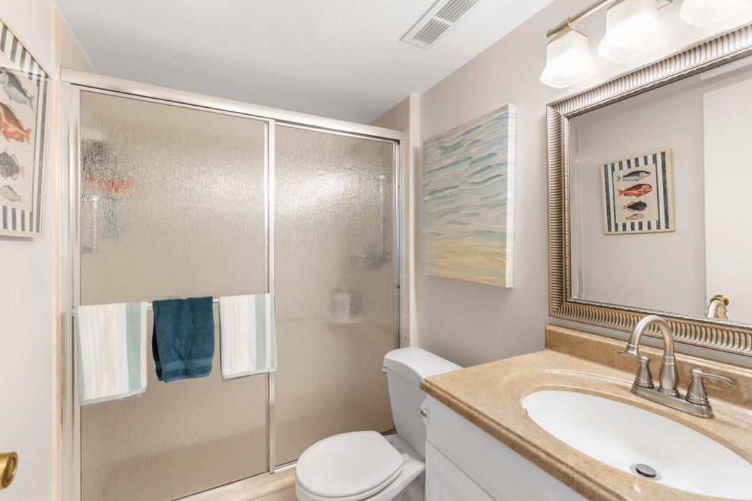 合同活跃: $112,500 (1 贝兹, 1 浴室, 880 平方英尺)