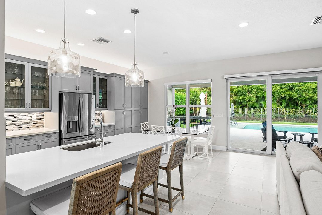 En Venta: $1,000,000 (3 camas, 2 baños, 1852 Pies cuadrados)