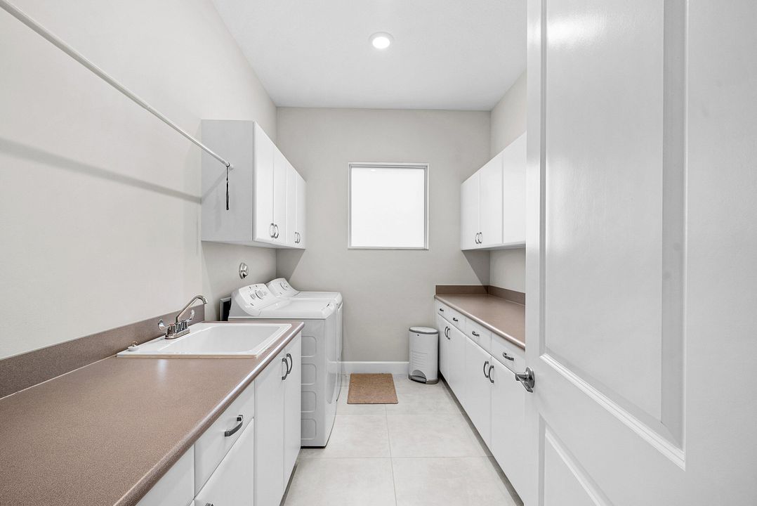 En Venta: $1,000,000 (3 camas, 2 baños, 1852 Pies cuadrados)