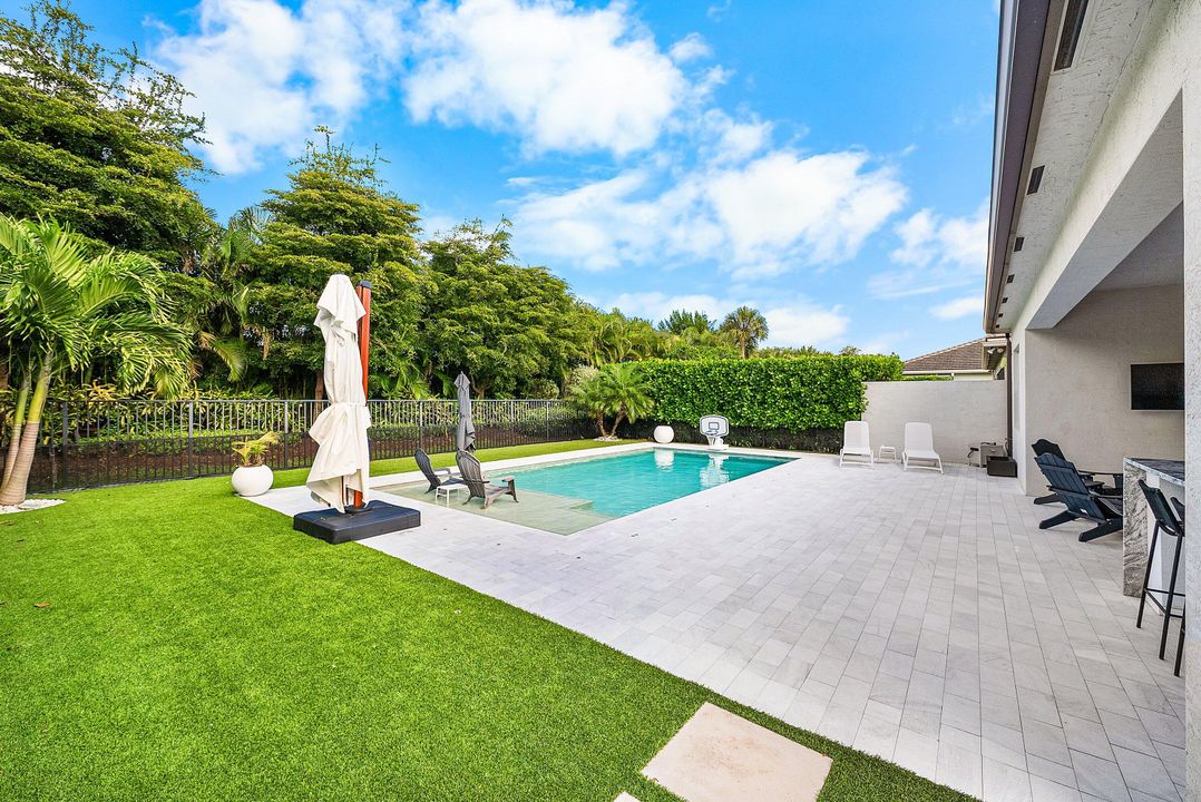 En Venta: $1,000,000 (3 camas, 2 baños, 1852 Pies cuadrados)