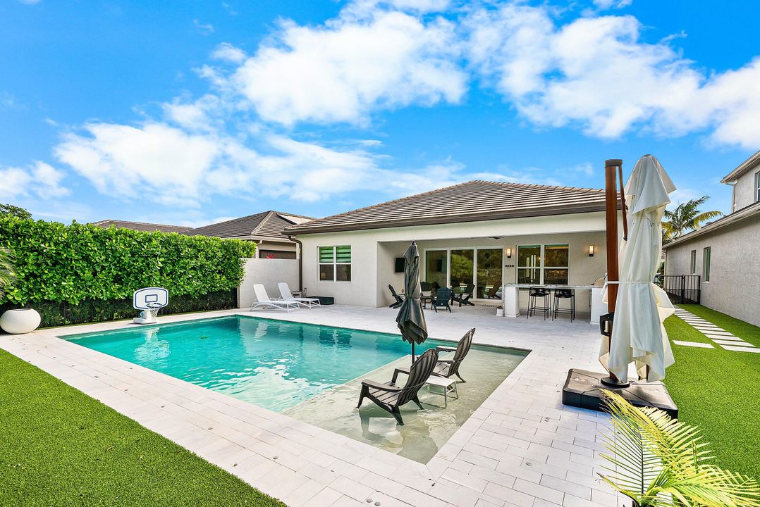 En Venta: $1,000,000 (3 camas, 2 baños, 1852 Pies cuadrados)