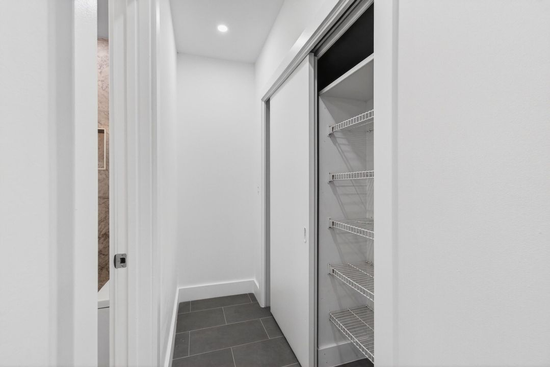 For Rent: $2,200 (1 beds, 1 baths, 480 Square Feet)