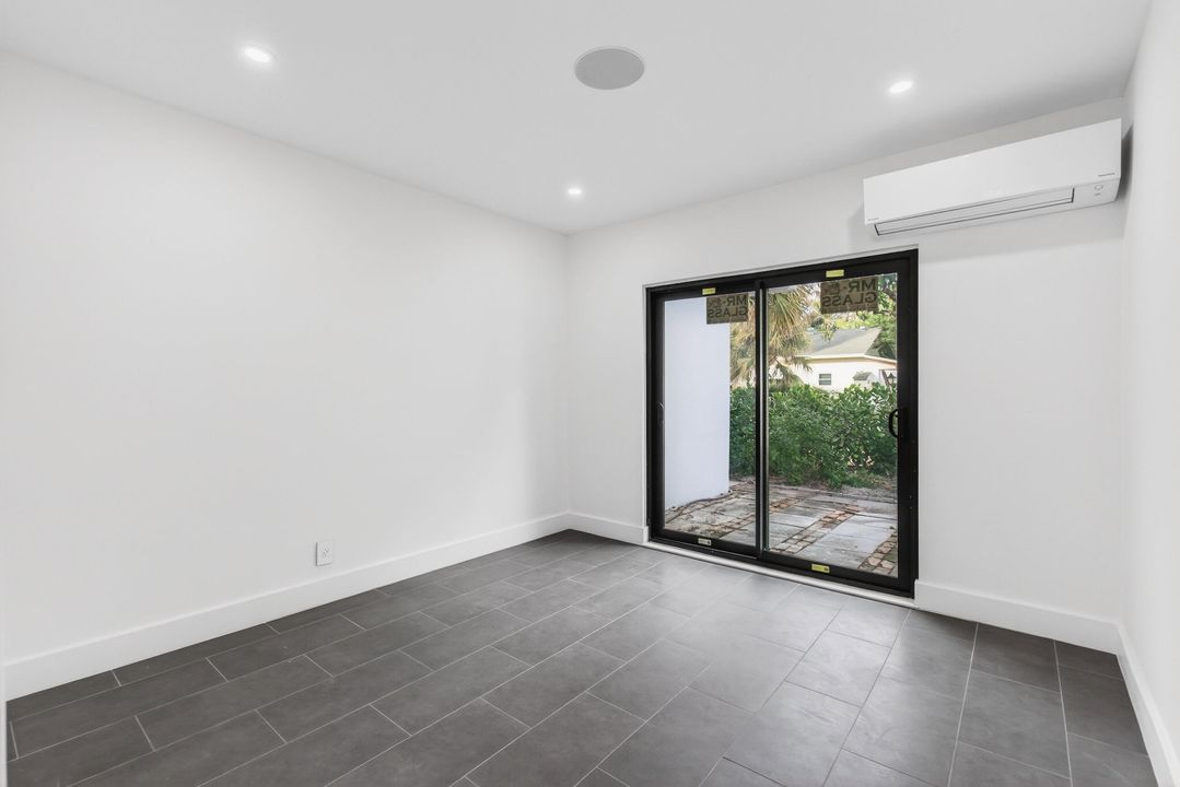 For Rent: $2,200 (1 beds, 1 baths, 480 Square Feet)