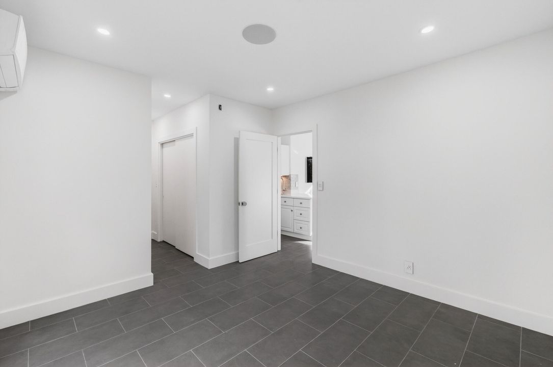 For Rent: $2,200 (1 beds, 1 baths, 480 Square Feet)