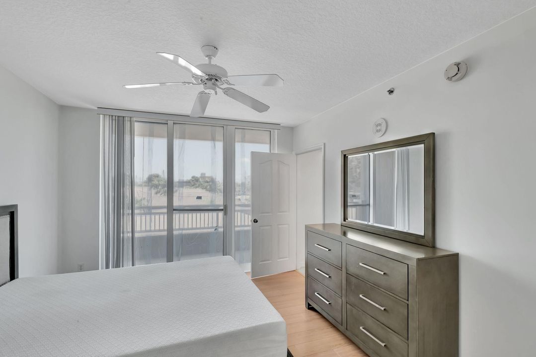 For Rent: $3,000 (2 beds, 2 baths, 1072 Square Feet)