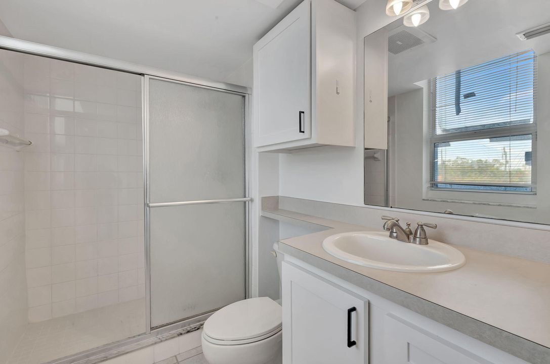 For Rent: $3,000 (2 beds, 2 baths, 1072 Square Feet)