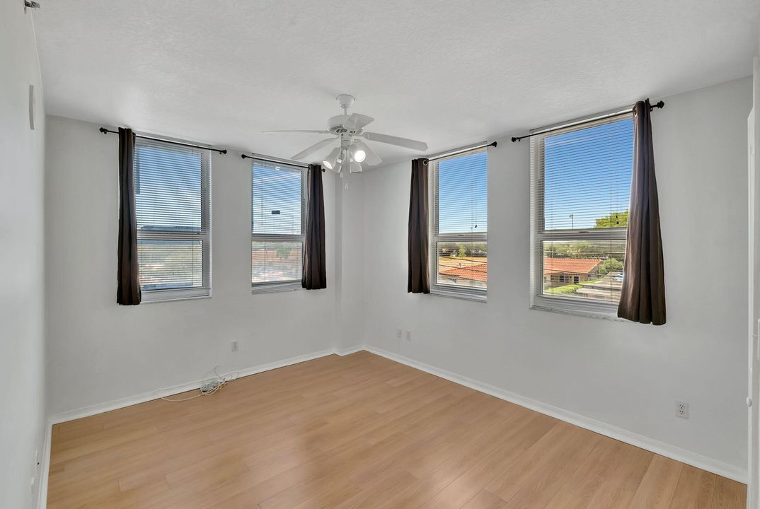 For Rent: $3,000 (2 beds, 2 baths, 1072 Square Feet)