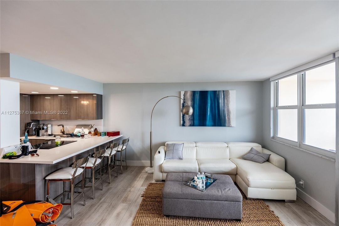 For Sale: $459,800 (1 beds, 1 baths, 832 Square Feet)