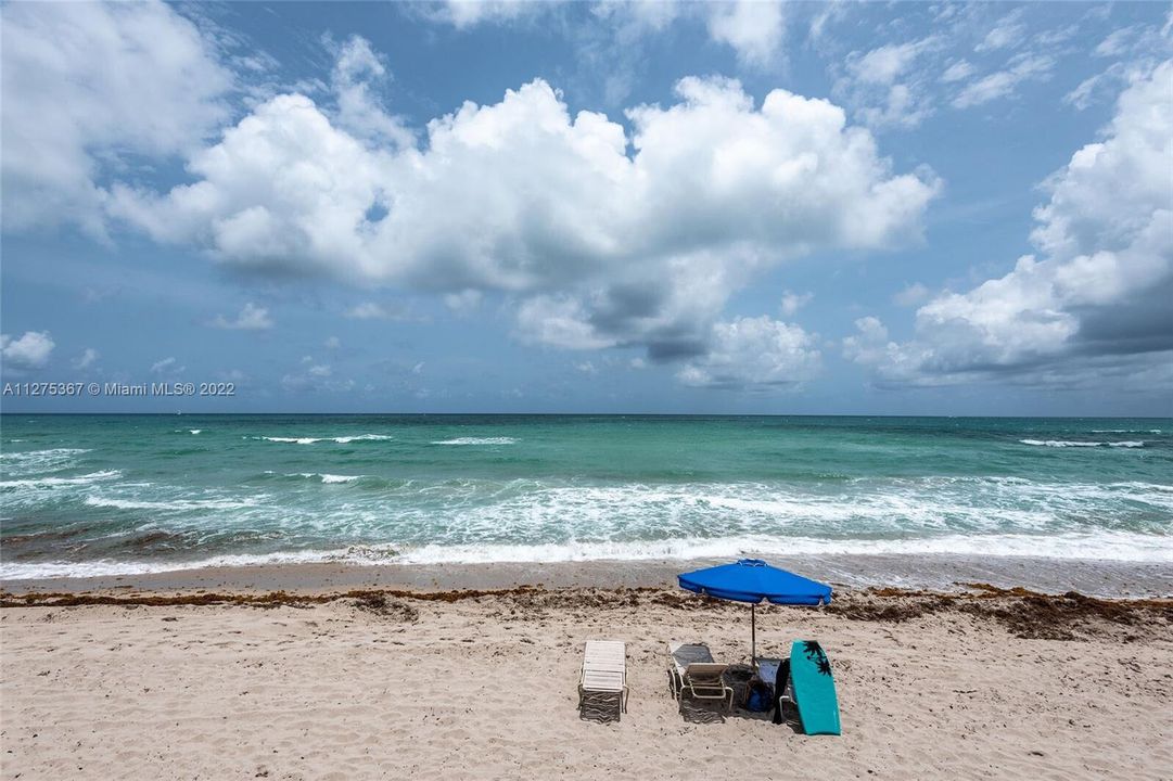 For Sale: $459,800 (1 beds, 1 baths, 832 Square Feet)